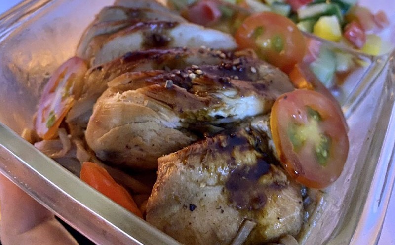 Adding chicken to the diet helps reduce weight. Photo: Thanh Thanh