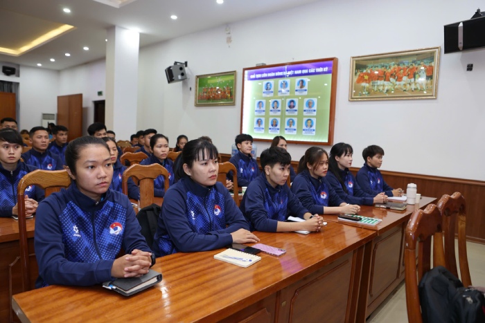 Lop tap huan trong tai bong da nu va bong da tre co 66 hoc vien. Anh: VFF