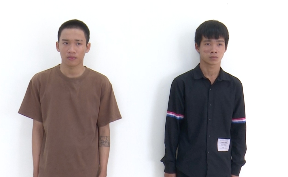 닷은 "13세 이상 16세 미만과의 성관계" 혐의로 기소되었고, 린은 "16세 미만 강간" 혐의로 기소되었습니다.