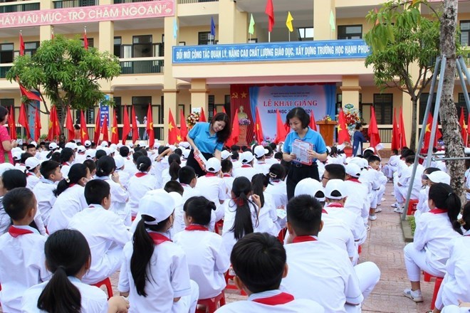 Vietnam Social Security officials propagate health insurance policies. Photo: Vietnam Social Security