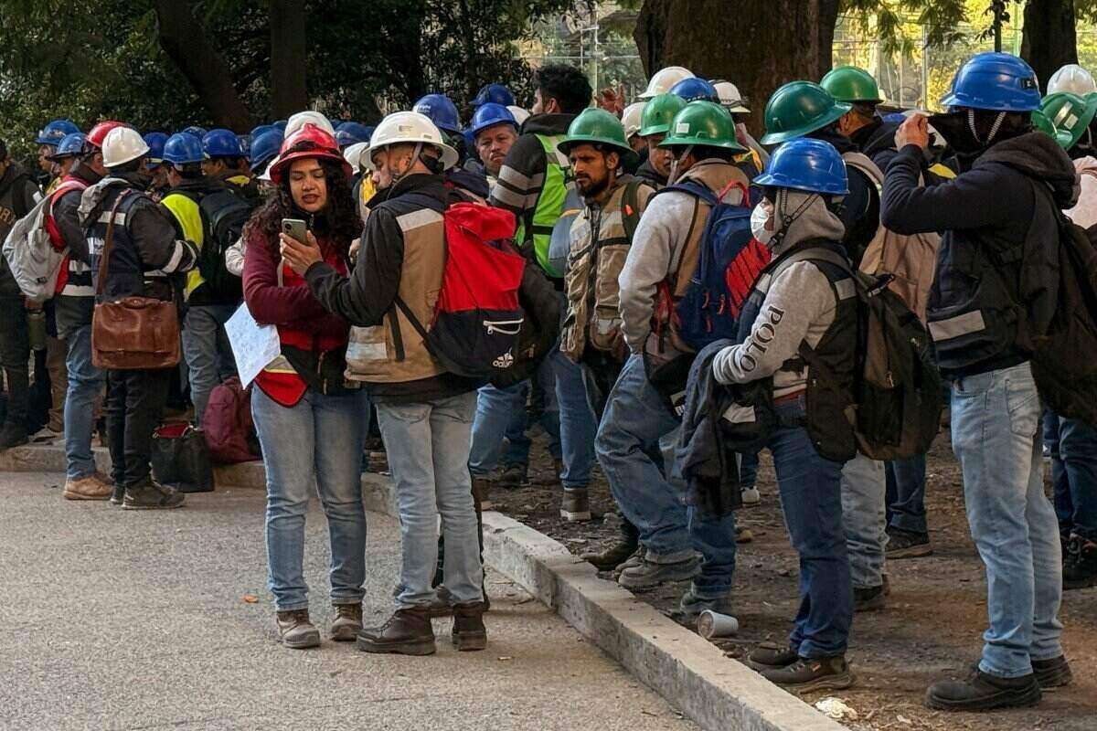 Strong earthquake in Mexico on January 2nd caused many people to evacuate in Mexico City. Photo: AFP
