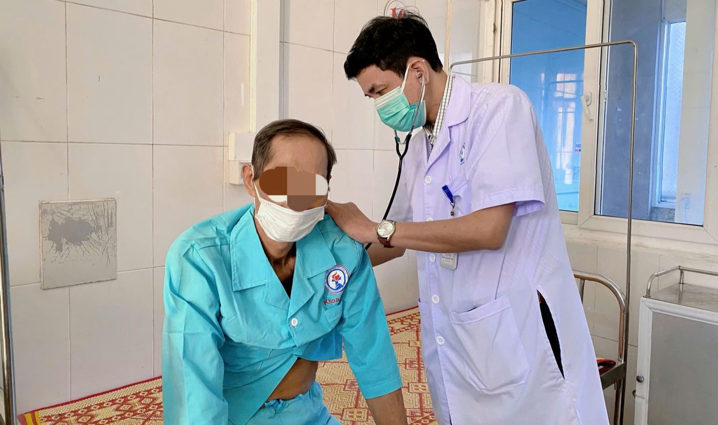 After intervention and treatment for two weeks, the patient recovered his health and was discharged from the hospital. Photo: Quang Tri Provincial General Hospital