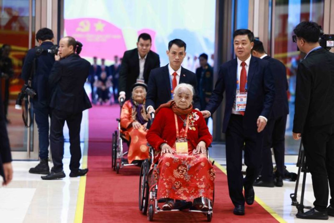 Cac dai bieu Me Viet Nam Anh hung den du phien khai mac Dai hoi XIV cua Dang. Anh: TTXVN 