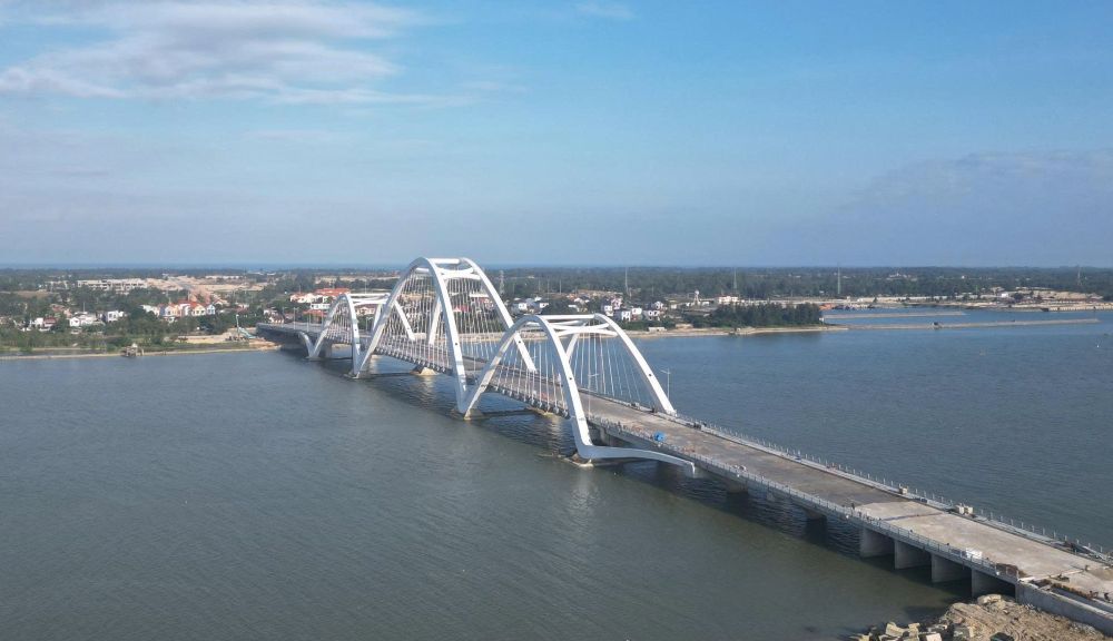 Den thoi diem hien nay, phan cau Nhat Le 3 da co ban hoan thanh, voi chieu dai hon 560 m, mat cau rong 23,5 m. Anh: Cong Sang