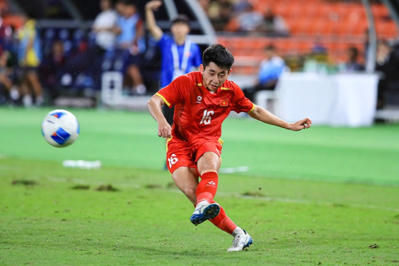 Nhat Minh tiep tuc la chot chan vung chac cua U23 Viet Nam. Anh: Minh Dan