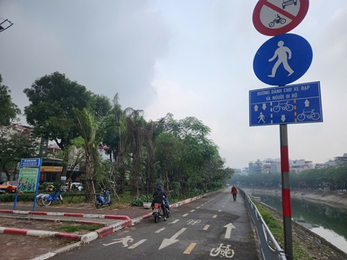 Lan duong xe dap o Ha Noi van vang nguoi su dung. Anh: Minh Hanh 