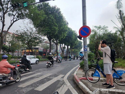 Lan duong xe dap ven song To Lich chua phat huy hieu qua. Anh: Minh Hanh