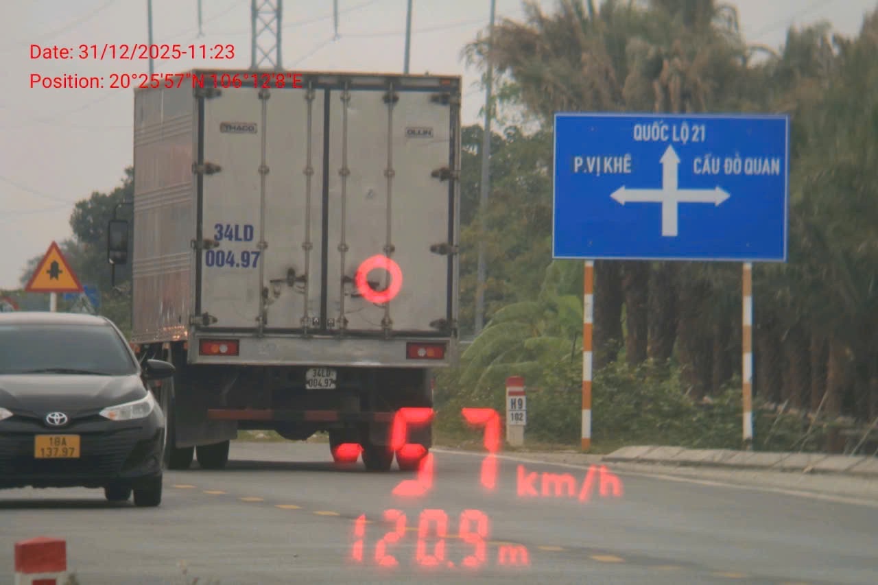 Le proprietaire du vehicule a ete condamne a une amende automatique pour exces de vitesse. Photo: Police de Ninh Binh