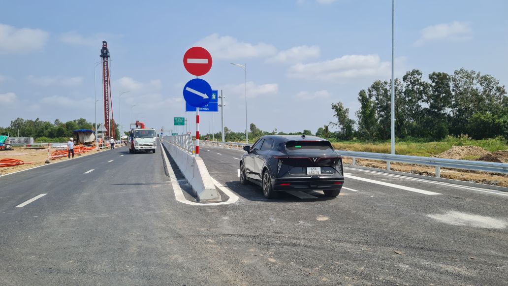 껀터-까마우 고속도로는 까마우성이 돌파구를 마련하고 발전할 수 있는 많은 기회를 창출합니다. 사진: 호.