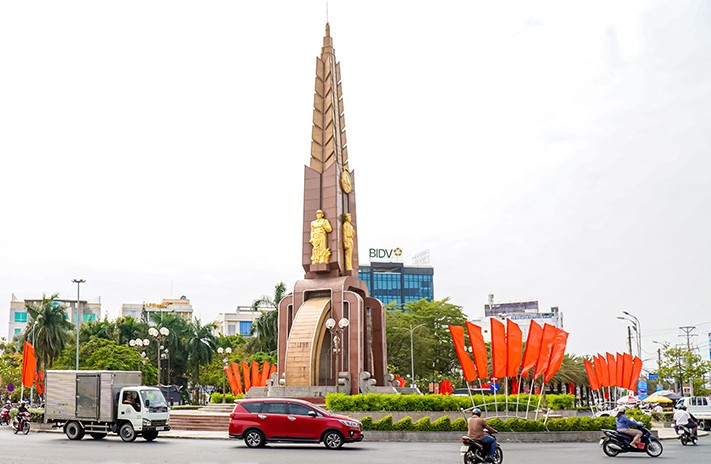 Chao mung Dai hoi XIV cua Dang, Ca Mau ra suc phan dau xay dung tinh phat trien nhanh, ben vung. Anh: Nhat Ho.