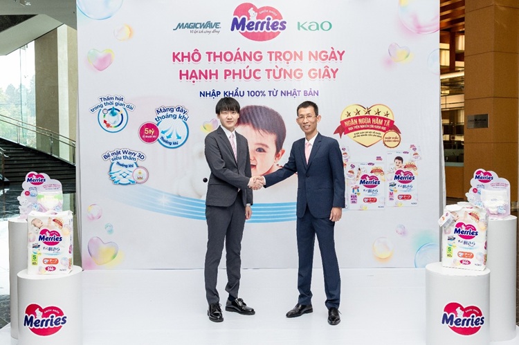 Dai dien Magicwave va Kao Corporation thiet lap quan he chien luoc mang san pham Merries den thi truong Viet Nam. Anh: Magicwave