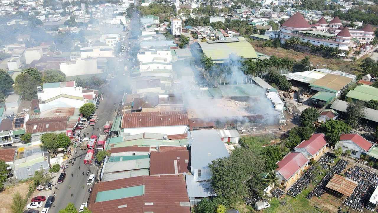 Khoi boc len cao o hien truong. Anh: Bao Trung