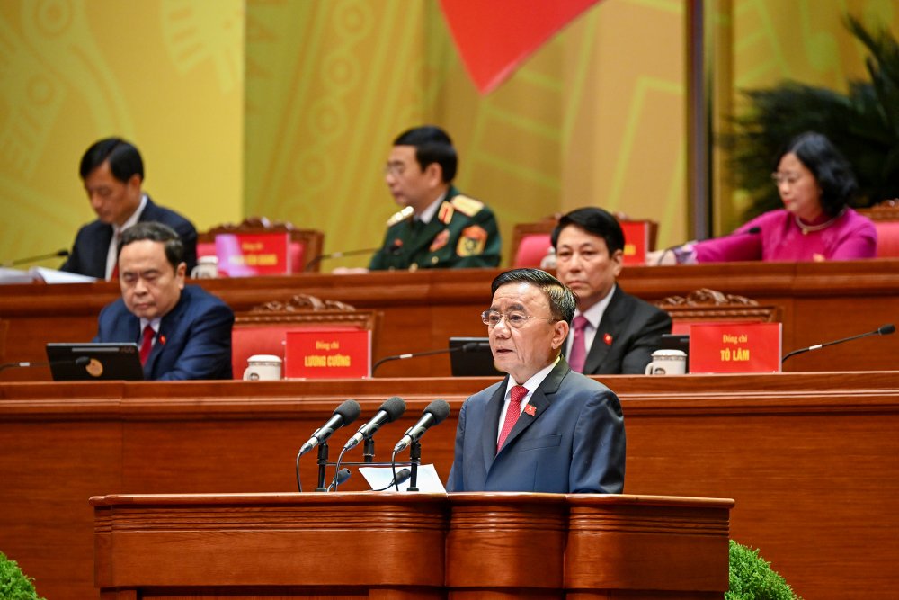 Politburo member, Standing Secretary of the Secretariat Tran Cam Tu said that for the first time, the 100% arrangement of Party Committee Secretaries, Chairmen of Provincial People's Committees and some leadership positions that are not local people has been completed. Photo: Duy Linh