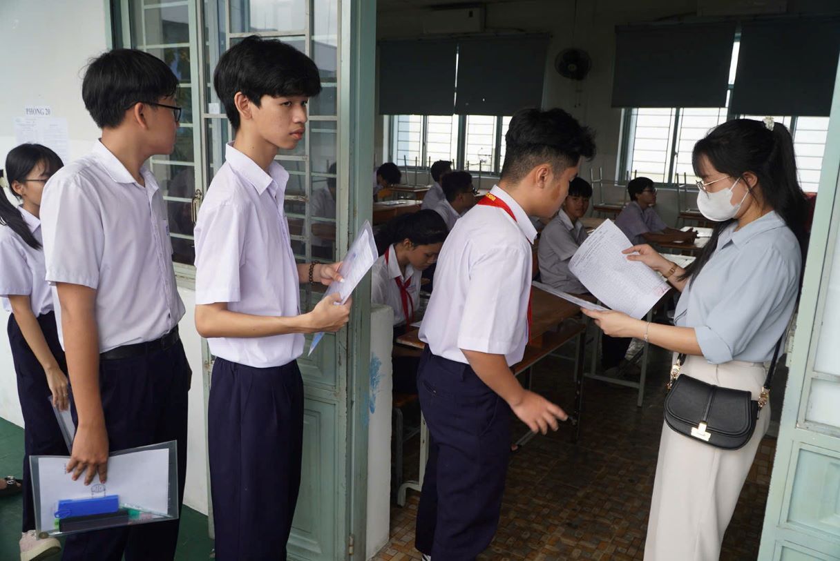 Candidates taking the entrance exam to 10th grade in Ho Chi Minh City in 2025. Photo: Chan Phuc