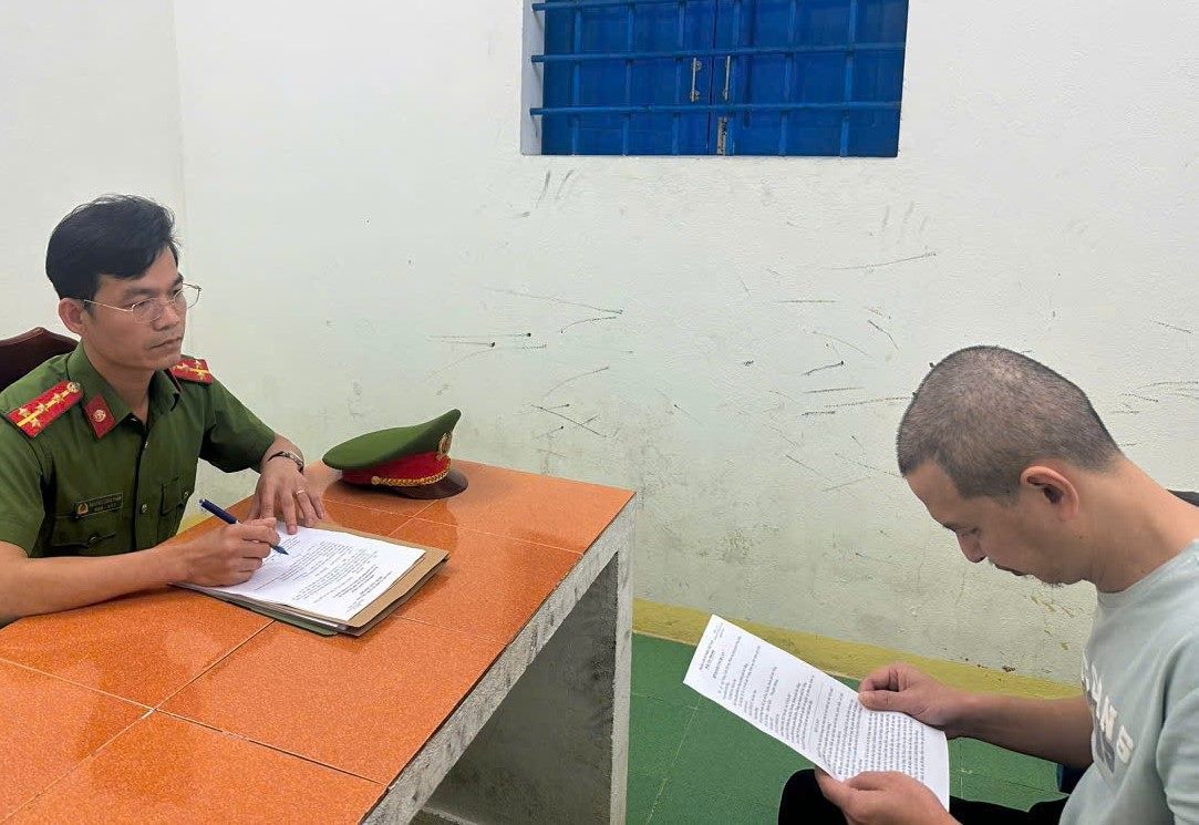 Da Nang City Police issued a decision to prosecute the case and prosecute the defendants Le Thanh Vu and Luong Cong Hay. Photo: Duc Lam