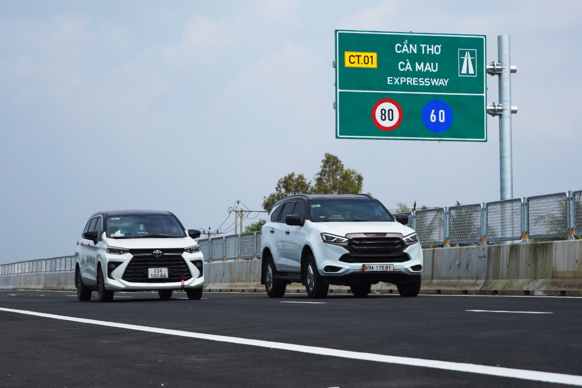 Ong Lu Quang Ngoi - Chu tich UBND tinh Ca Mau thong tin, tuyen cao toc Can Tho – Ca Mau cung voi nhung cong trinh trong diem khac se tao dieu kien cho tinh thu hut dau tu doi voi doanh nghiep, nha dau tu co tiem nang den voi vung dat Ca Mau noi rieng cung nhu cac tinh o vung dong bang song Cuu Long de phat trien kinh te.