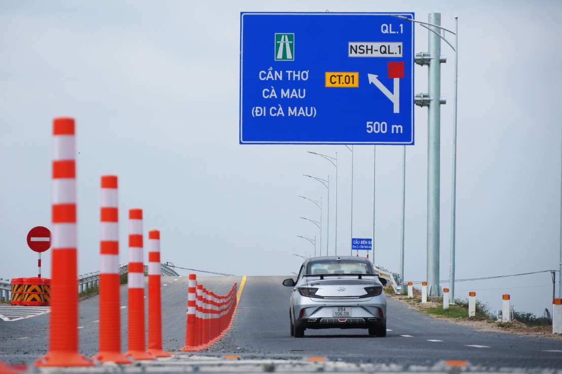 Tuyen bat dau tai nut giao IC2 (phuong Hung Phu, TP Can Tho), ket noi voi Quoc lo 91B/Nam Song Hau va tuyen noi vao cao toc. Day la cua ngo chinh de phuong tien tu TP Can Tho, cang Cai Cui va duong Nam Song Hau vao cao toc.