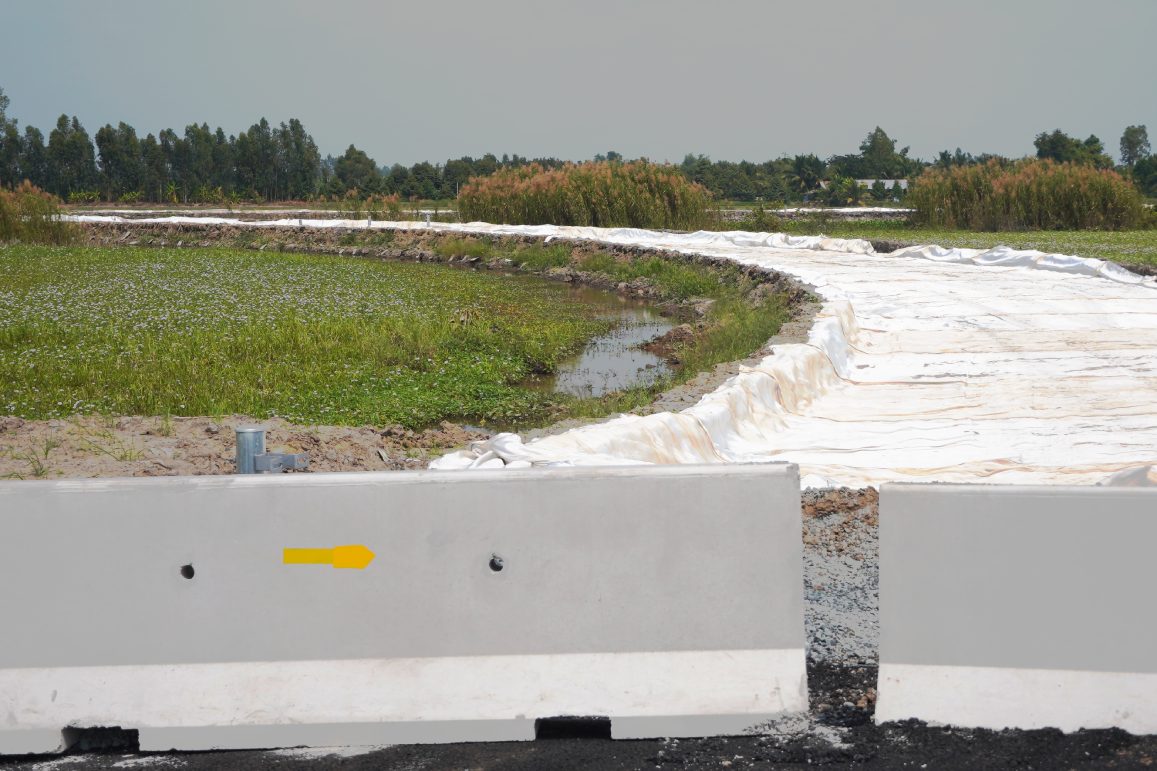 Tai nut giao IC4 giao nhau voi cao toc Chau Doc – Can Tho – Soc Trang van dang dang duoc thi cong de dua vao su dung.