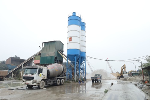 Hà Nội mạnh tay xử lý trạm trộn bê tông tại các bãi sông. Ảnh: Sở NN&MT Hà Nội