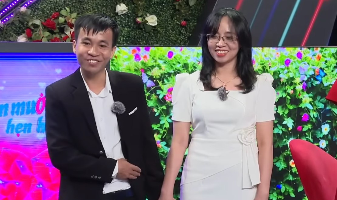 El chico y la chica deciden presionar el boton de cita. Foto: Unidad MCV.