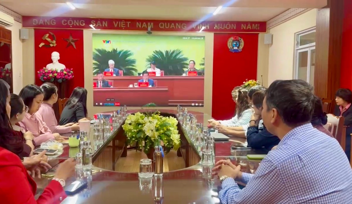 カインホア省の労働者、労働者は第14回党大会を注視