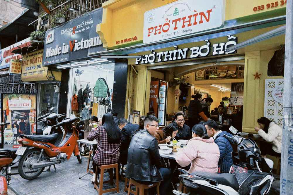 Dia chi moi o Hang Voi khang trang hon, co kha dong khach ghe tham. Anh: Nhan vat cung cap