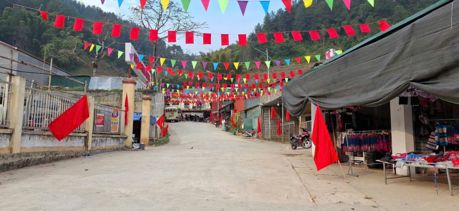 Flags and flowers are brilliant throughout the Northwest villages to celebrate the 14th Party Congress. Photo: Nam Trung