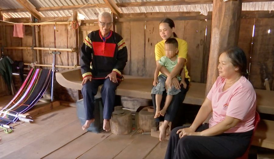 Ethnic minorities always believe in the major policies of the Party and the State. Photo: Bao Trung