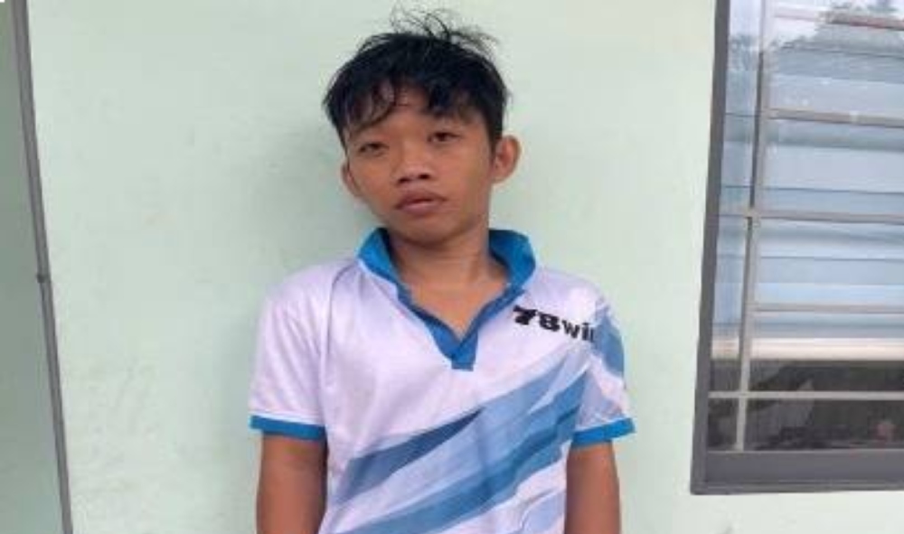 Lực lượng Công an đã phát hiện và bắt giữ đối tượng Mến khi đến khu vực cổng rào an ninh trật tự. Ảnh: Công an cung cấp