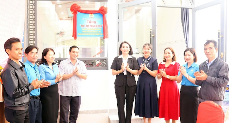 120 "Trade Union Homes" houses in Quang Ngai were newly built and repaired with a cost of 5.08 billion VND. Photo: Quoc Chinh
