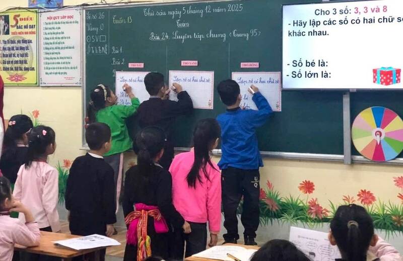 Tinh trang thieu giao vien khien cac thay co vung cao phai day kiem nhiem nhieu lop. Anh: Viet Bac