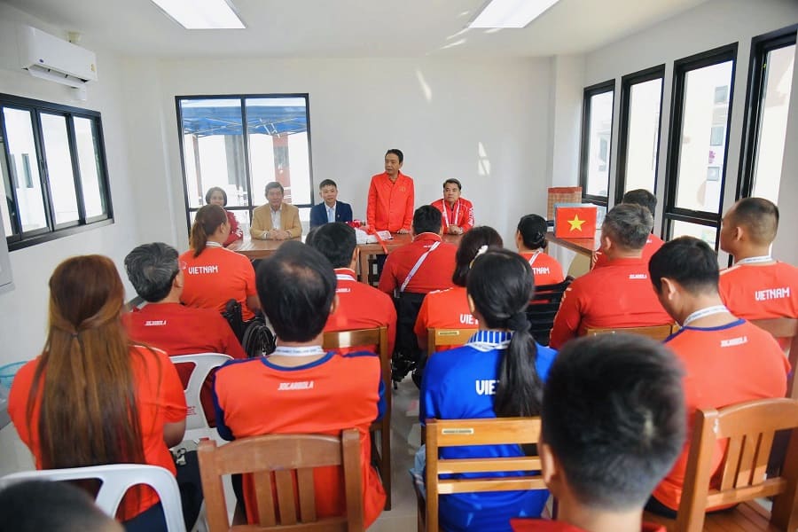 Lanh dao Bo Van hoa, The thao va Du lich da gap mat dong vien truoc khi tranh tai ASEAN Para Games 13. Anh: Thai Duong