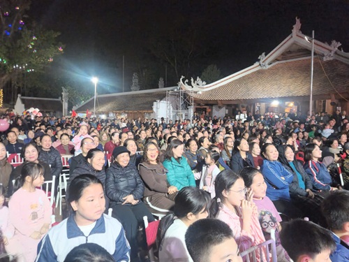 Huu Bang ron rang ngay hoi xem U23 Viet Nam. Anh: Minh Hanh 