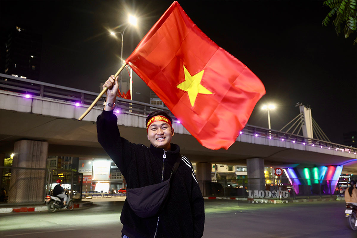 Cang sat gio thi dau, khong khi cang nong len. Voi cac co dong vien Viet Nam, ai cung mong U23 Viet Nam tiep tuc tao nen ki tich lich su, tiep noi giac mo con giang do tai Thuong Chau 2018.