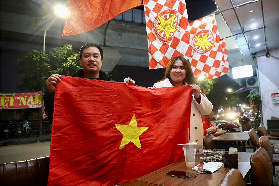 Fans fill shops in Hanoi, ready to fuel U23 Vietnam