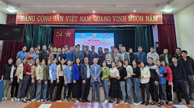 The training course organized by the Vietnam Textile and Garment Trade Union at Nam Dinh Textile and Garment Joint Stock Corporation has closed. Photo: CDCS