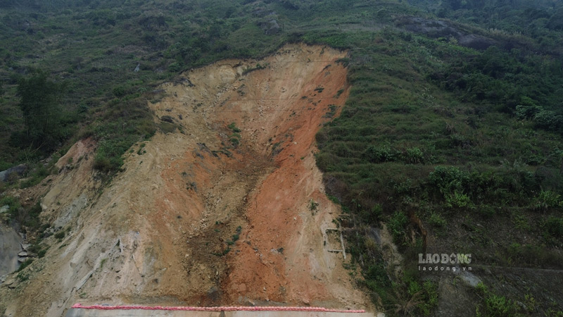 Nguyen nhan dat da chua the hot don suot nhieu thang vi nguoi dan khong dong tinh va mong muon den bu. Anh: Dinh Dai 