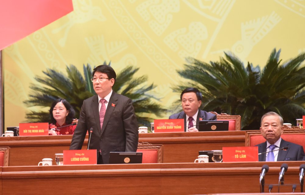 Uy vien Bo Chinh tri, Chu tich nuoc Luong Cuong dieu hanh phien thao luan. Anh: Tran Vuong