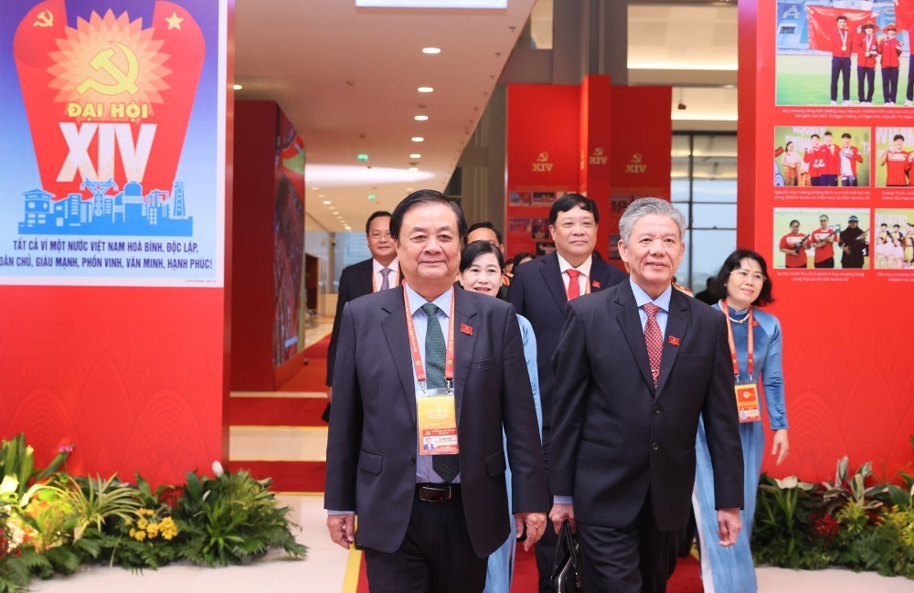 Uy vien Trung uong Dang, Pho Chu tich Quoc hoi Le Minh Hoan va cac dai bieu den du phien thao luan tai hoi truong ve cac van kien Dai hoi, sang 21.1. Anh: TTXVN