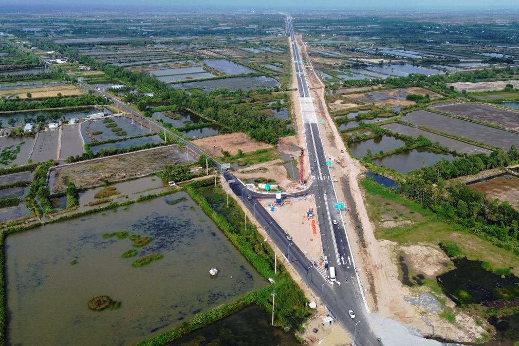 The Prime Minister requested to review potential traffic accident spots on sections of expressways with phased investment to overcome and limit accidents. Photo: Ta Quang