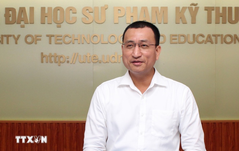 Pho Giao su, tien sy Nguyen Le Hung, Hieu truong Truong Dai hoc Su pham Ky thuat - Dai hoc Da Nang, tin rang Dang se tiep tuc khoi day manh me khat vong phat trien, tinh than tu luc, tu cuong va y chi vuon len cua toan xa hoi. Anh: Quoc Dung /TTXVN 