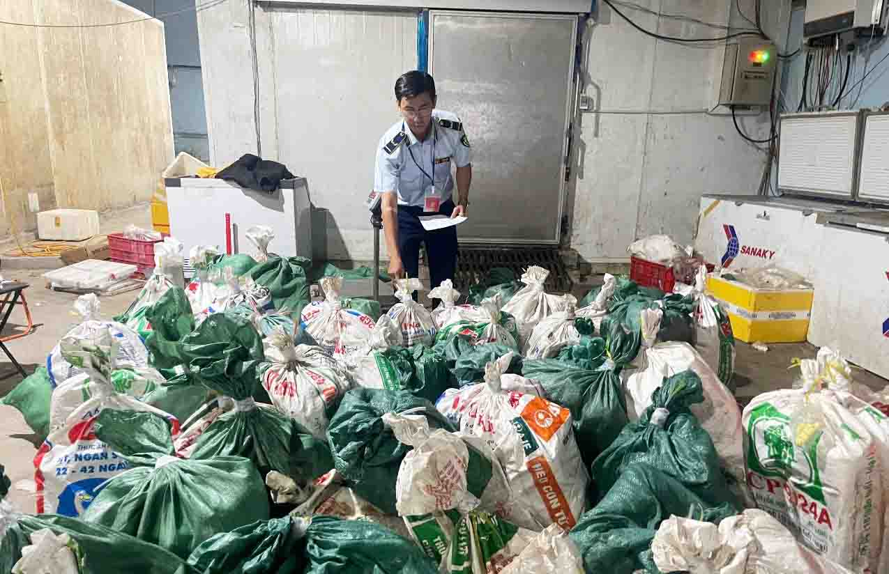 Van nan hang nhap lau, hang khong ro nguon goc, xuat xu dang dien bien phuc tap. Anh: Chi cuc Quan ly thi truong TPHCM