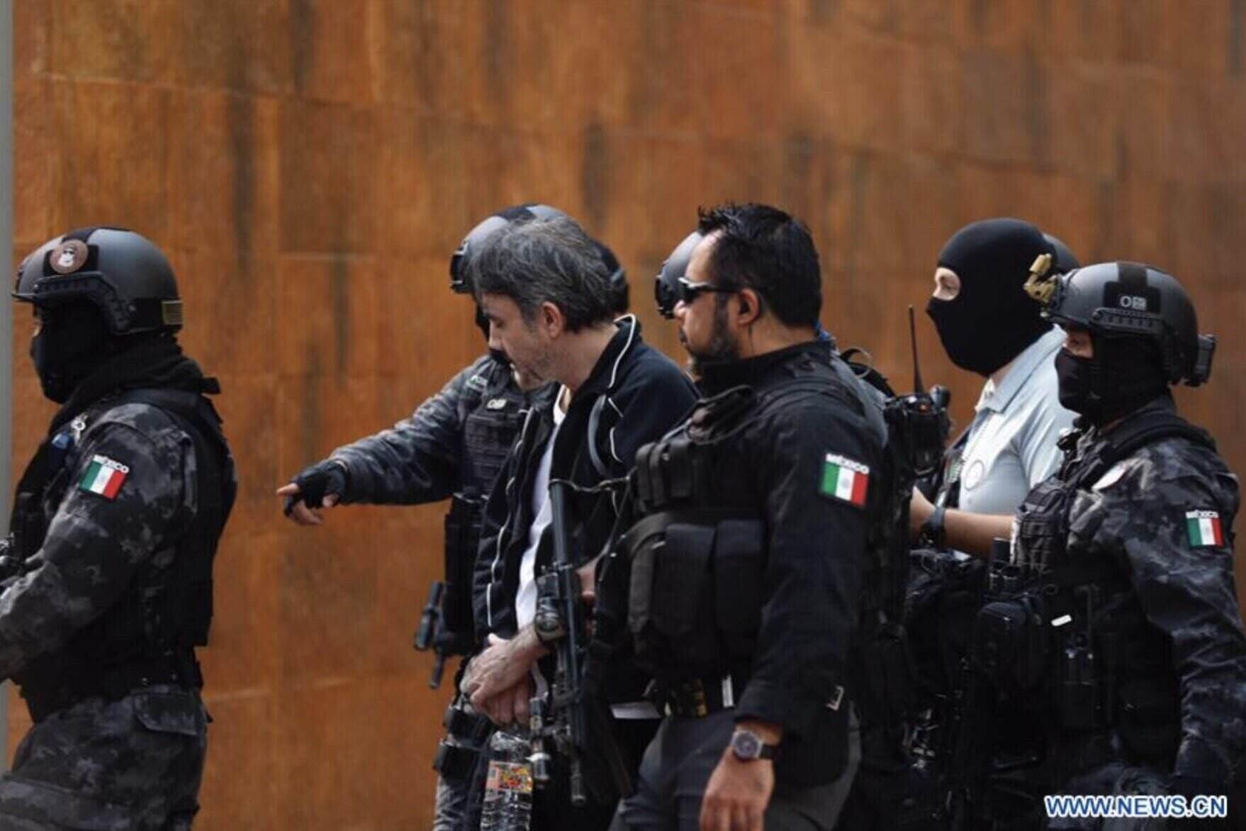 Mexican police escort drug criminals. Photo: Xinhua