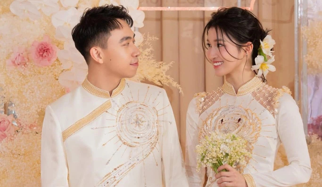 The billionaire's son and runner-up Phuong Nhi at the engagement ceremony held in January 2025. Photo: Designer Do Long
