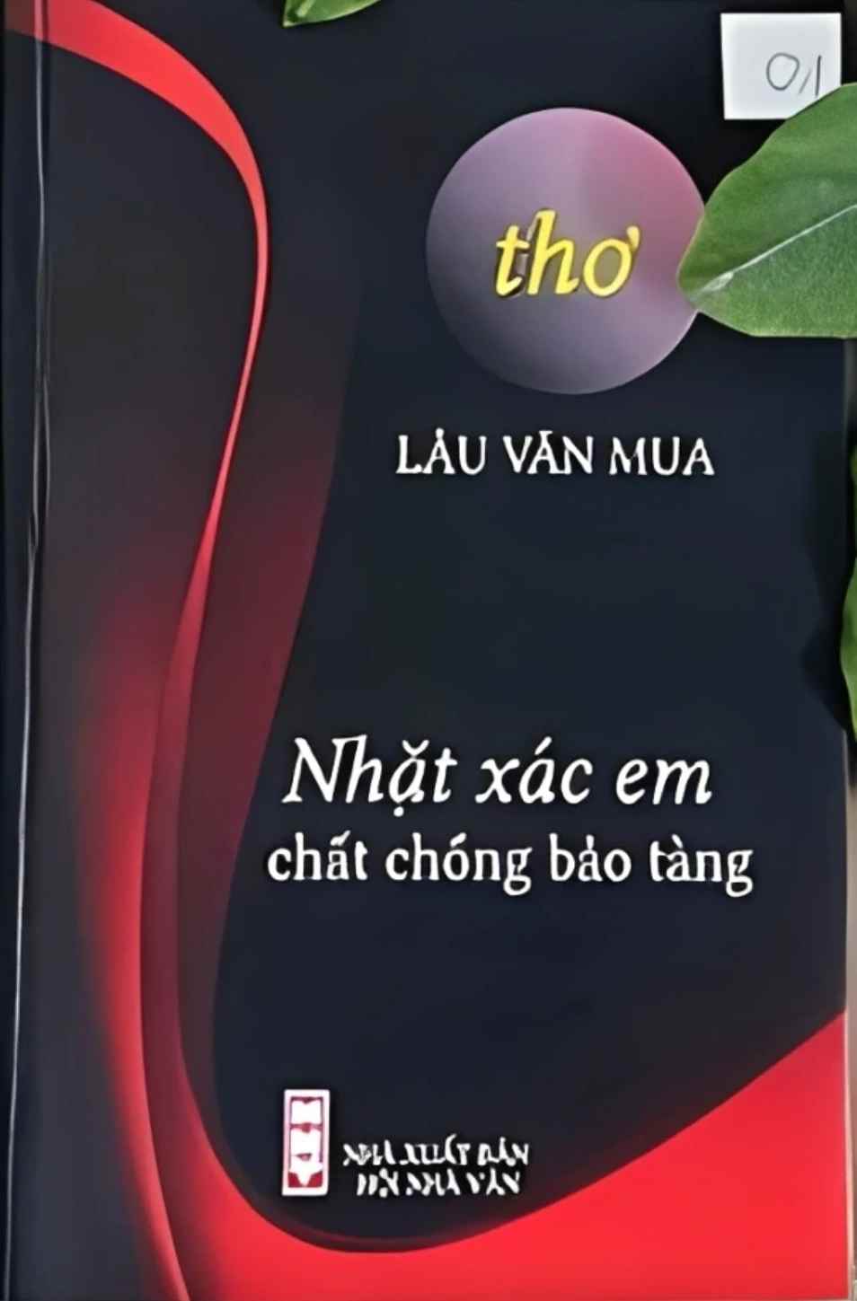 Tap tho “Nhat xac em chat chong bao tang” cua nha tho Lau Van Mua bi to dao tho nuoc ngoai. Anh: Nha xuat ban