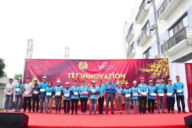 The Trade Union of Innovation Future Vietnam Co., Ltd. organizes the "Tet Sum vay - Spring of Gratitude to the Party" program in 2026 with many practical care activities. Photo: Phu Tho Trade Union