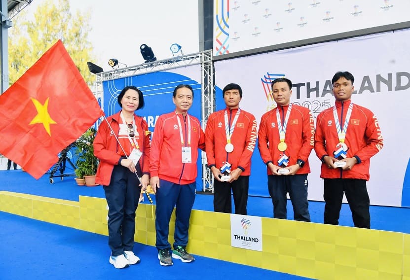 보후인안코아는 아세안 파라 게임 13에서 첫 금메달을 획득했습니다. 사진: 타이즈엉