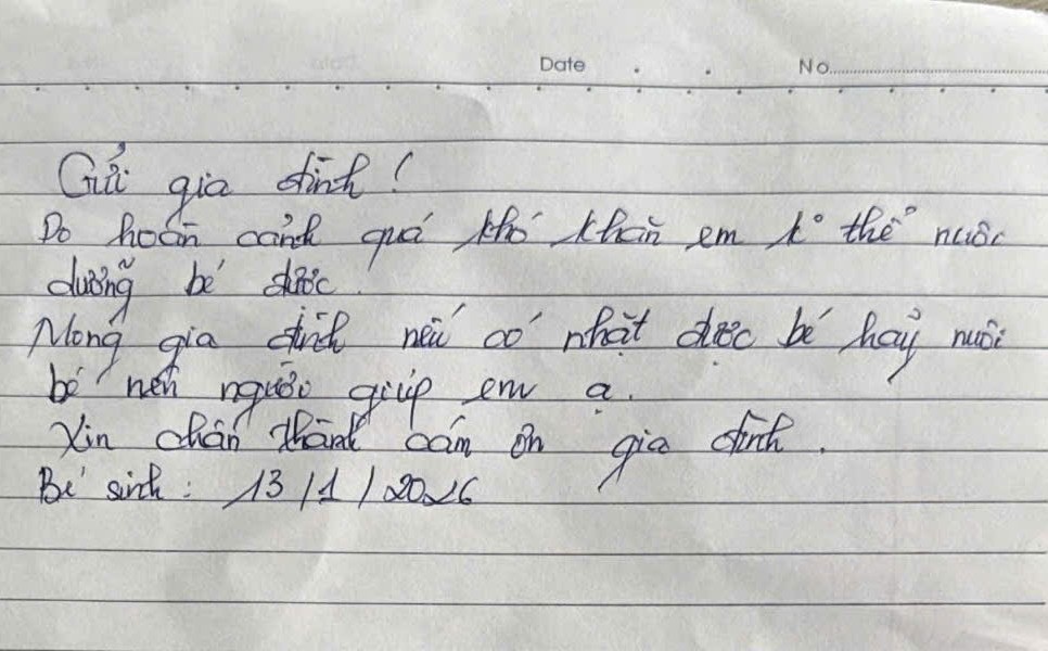 Heartfelt letter placed next to abandoned baby girl. Photo: Police Department of Viet Hoa