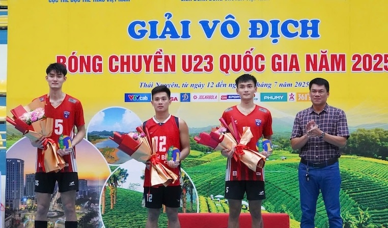 U23 전국 배구 대회는 항상 전문가들의 관심을 끌고 있습니다. 사진: 베트남 배구 황금 별