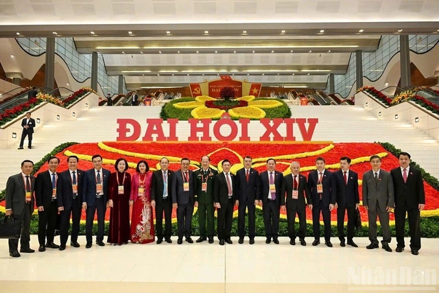 Doan dai bieu dang bo Mat tran To quoc, cac doan the Trung uong du Dai hoi XIV cua Dang.
